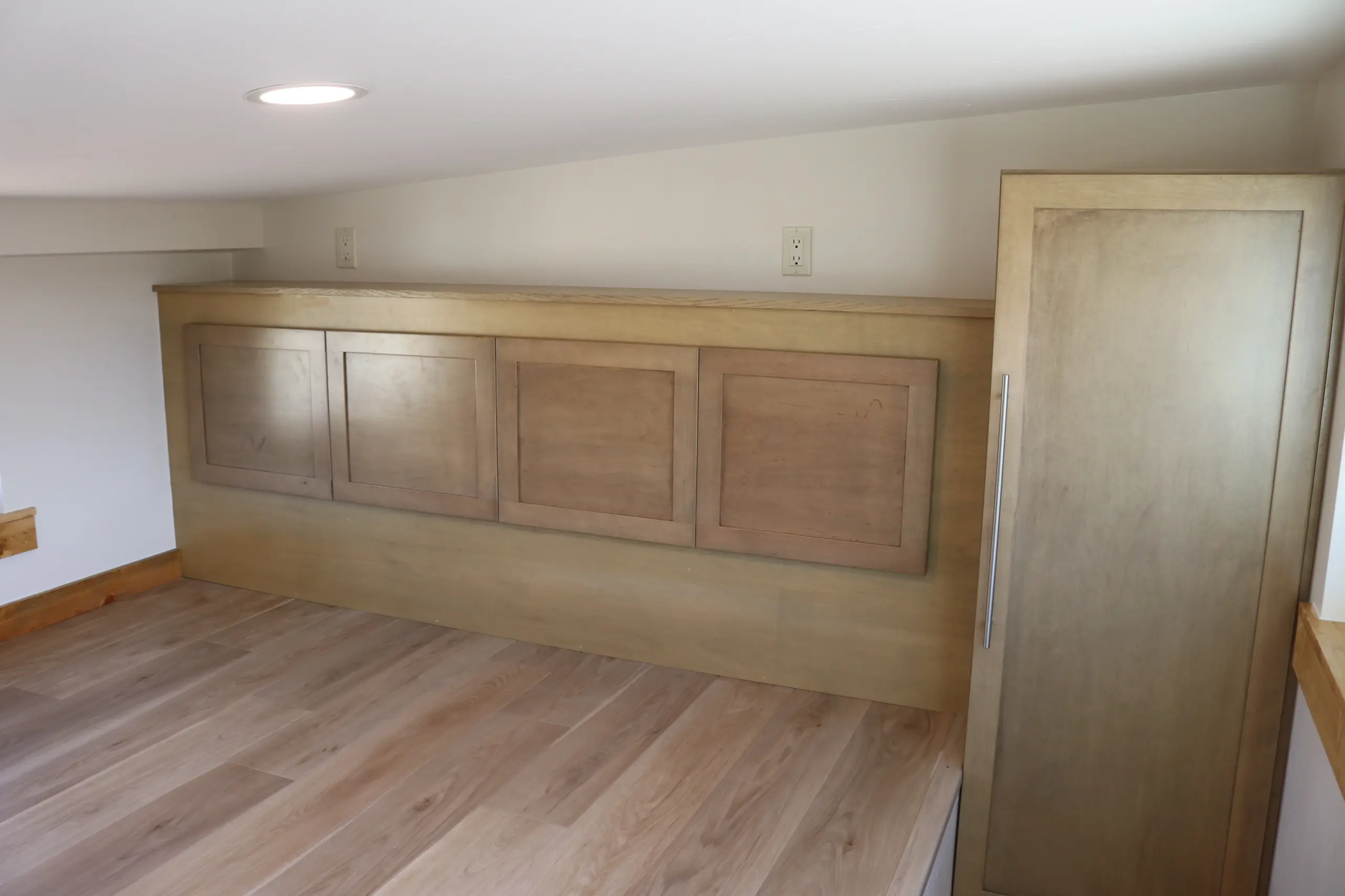 nfs-felicity-standing-loft